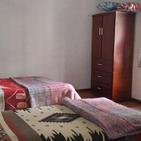 Aylluwasi Guesthouse オタバロ エクステリア 写真