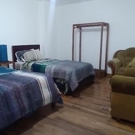 Aylluwasi Guesthouse オタバロ エクステリア 写真