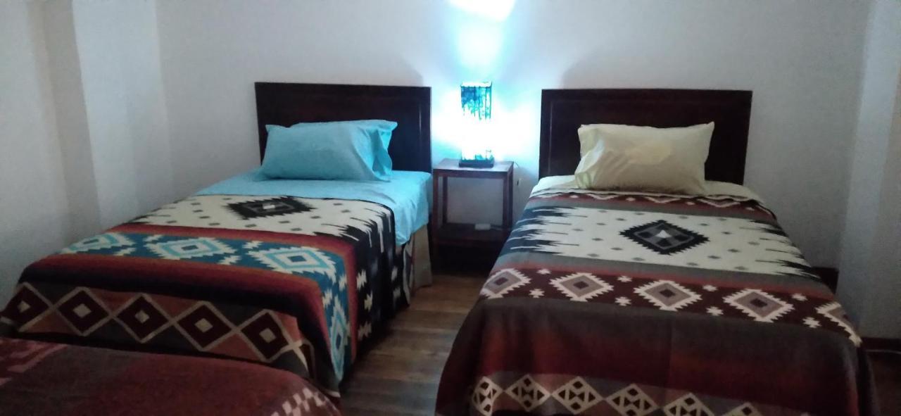 Aylluwasi Guesthouse オタバロ エクステリア 写真