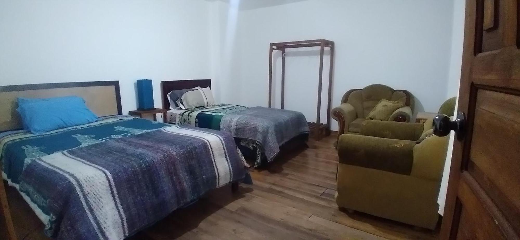 Aylluwasi Guesthouse オタバロ エクステリア 写真