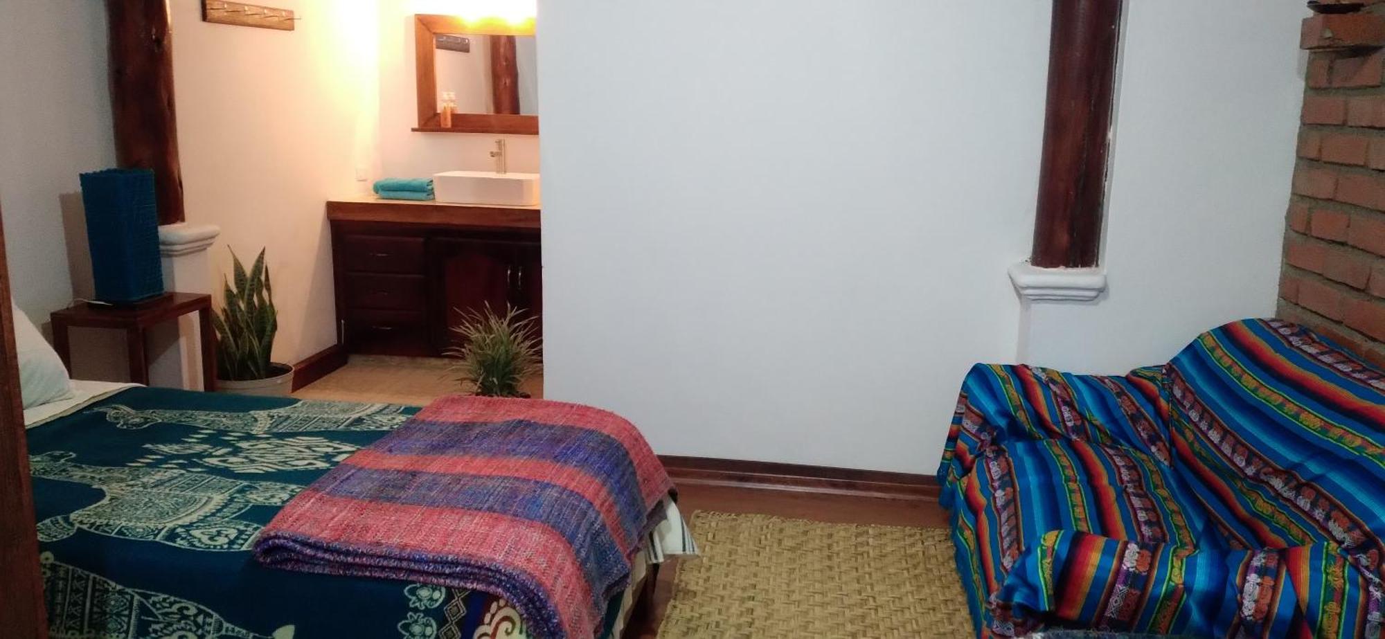 Aylluwasi Guesthouse オタバロ エクステリア 写真