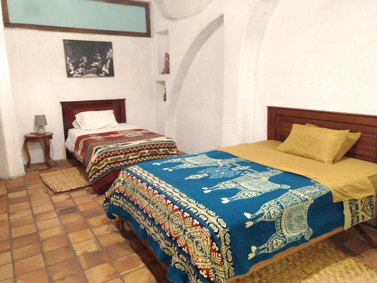 Aylluwasi Guesthouse オタバロ エクステリア 写真