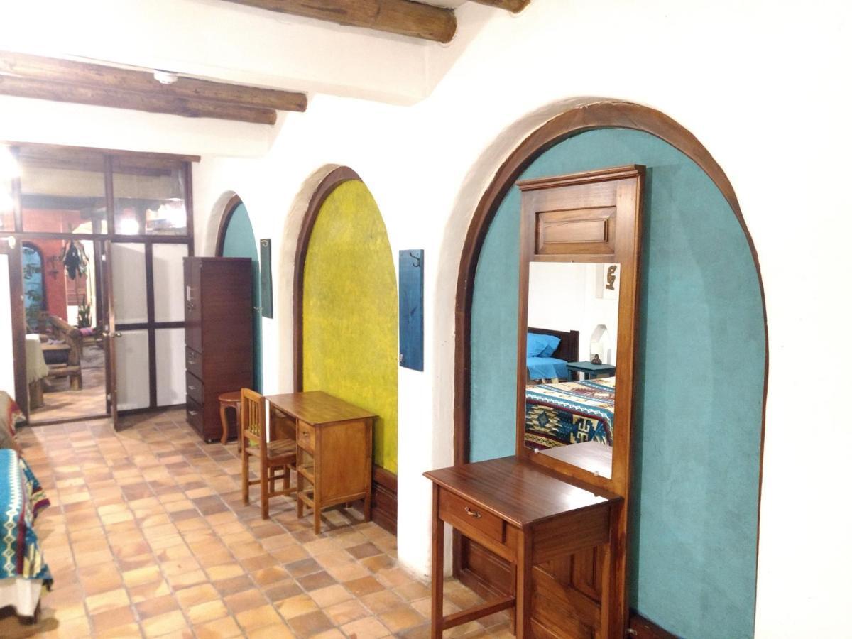 Aylluwasi Guesthouse オタバロ エクステリア 写真