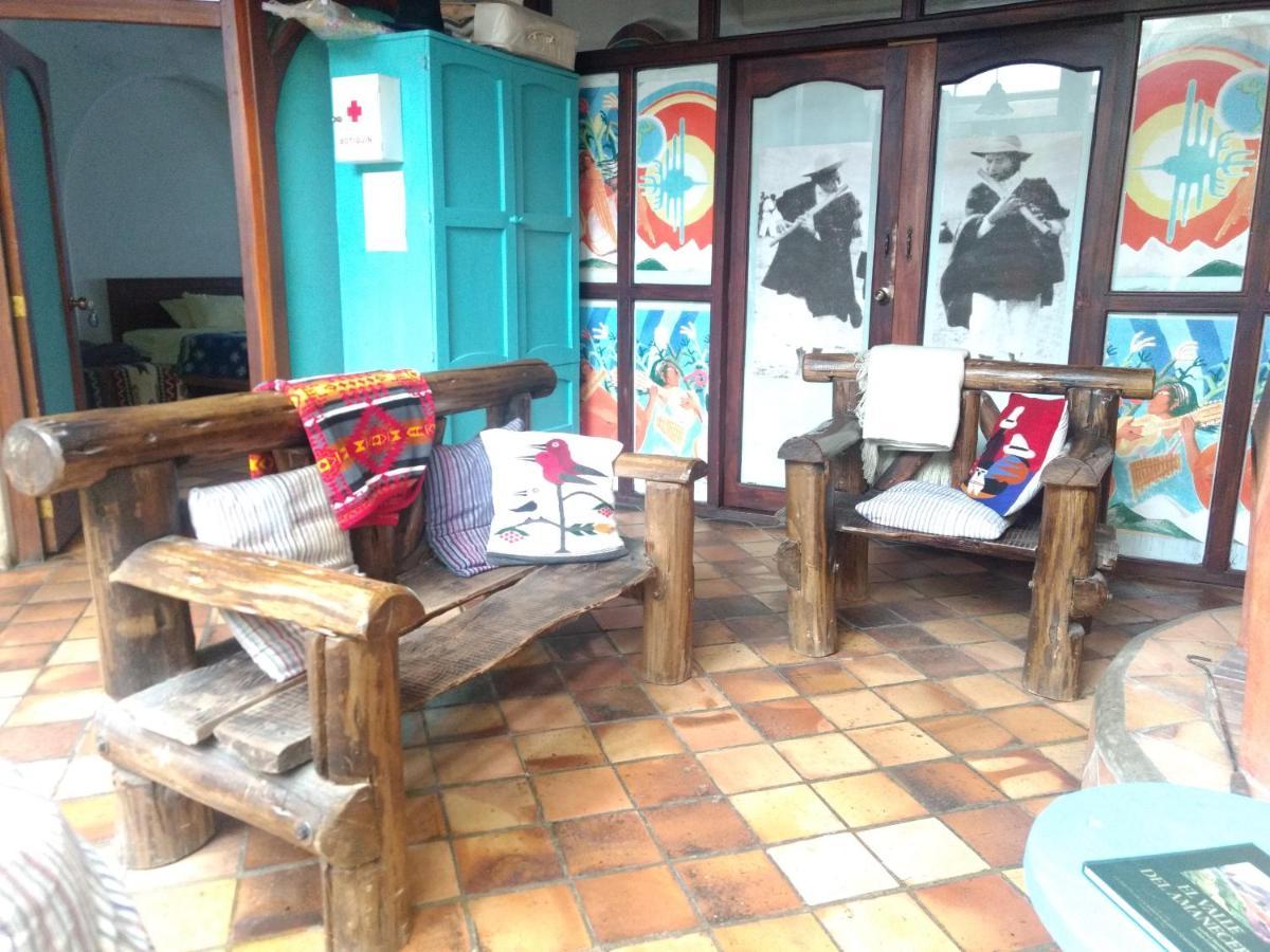 Aylluwasi Guesthouse オタバロ エクステリア 写真