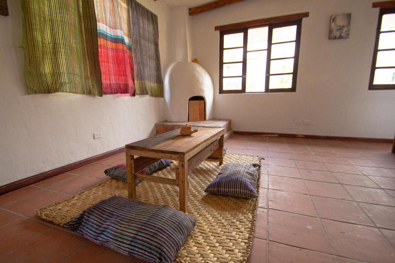 Aylluwasi Guesthouse オタバロ エクステリア 写真