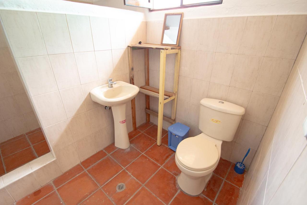 Aylluwasi Guesthouse オタバロ エクステリア 写真