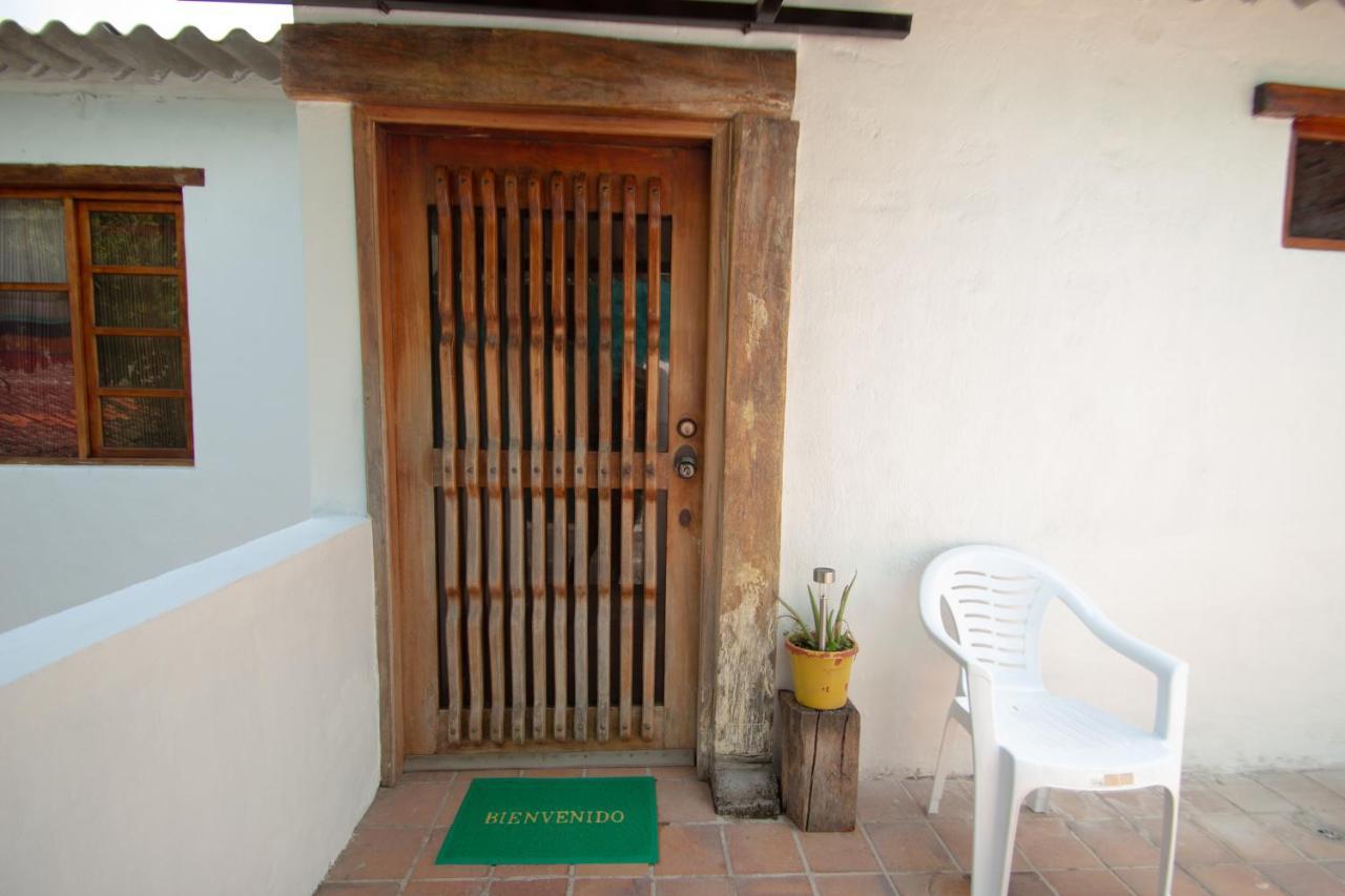 Aylluwasi Guesthouse オタバロ エクステリア 写真